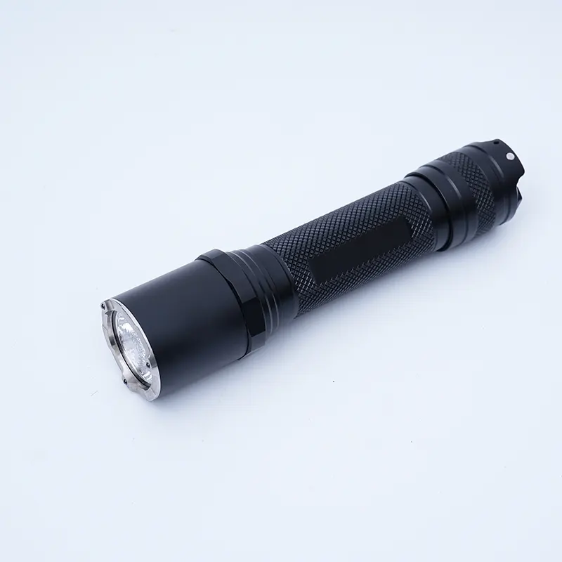 Linterna LED táctica